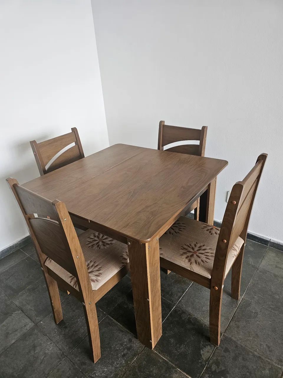 Mesa de jantar 4 lugares