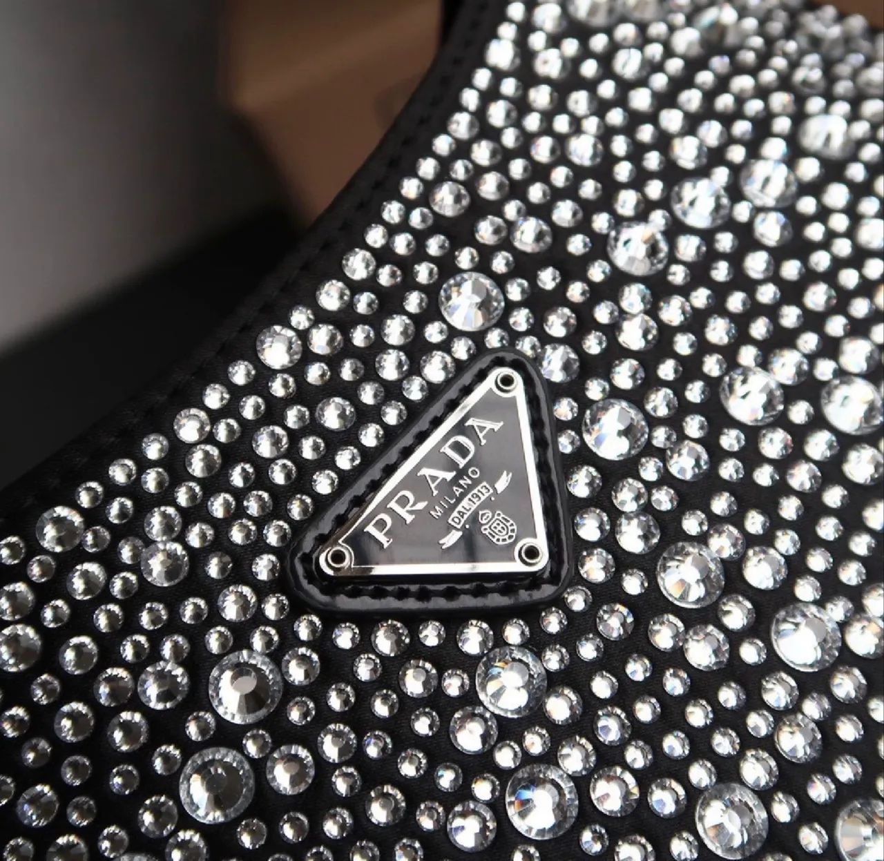 Bolsa Prada Cléo com strass - Foto 3