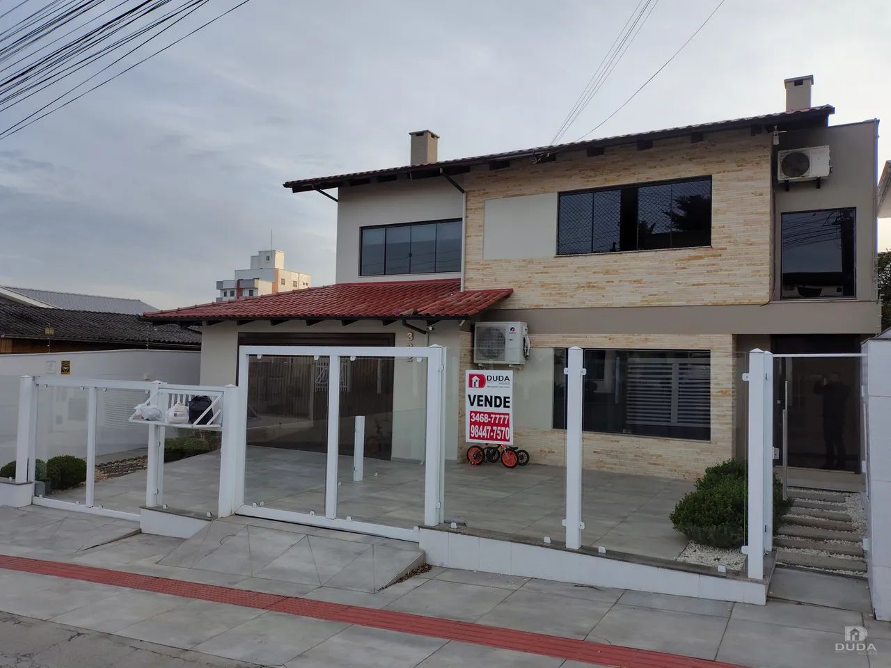 Imponente Casa à Venda no Centro de Içara