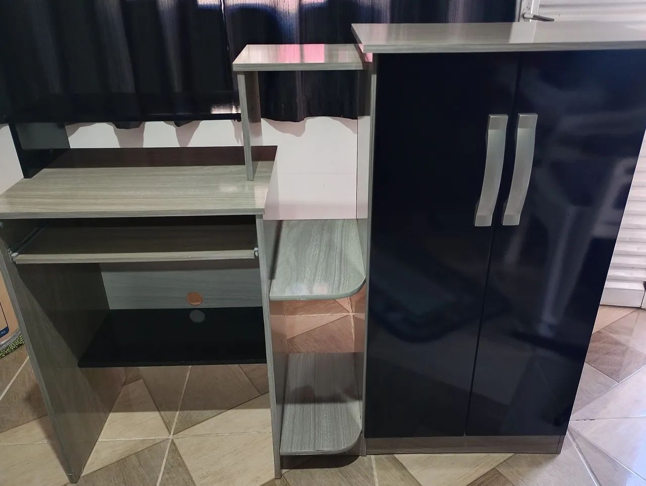 mesa de computador com Sapateira 