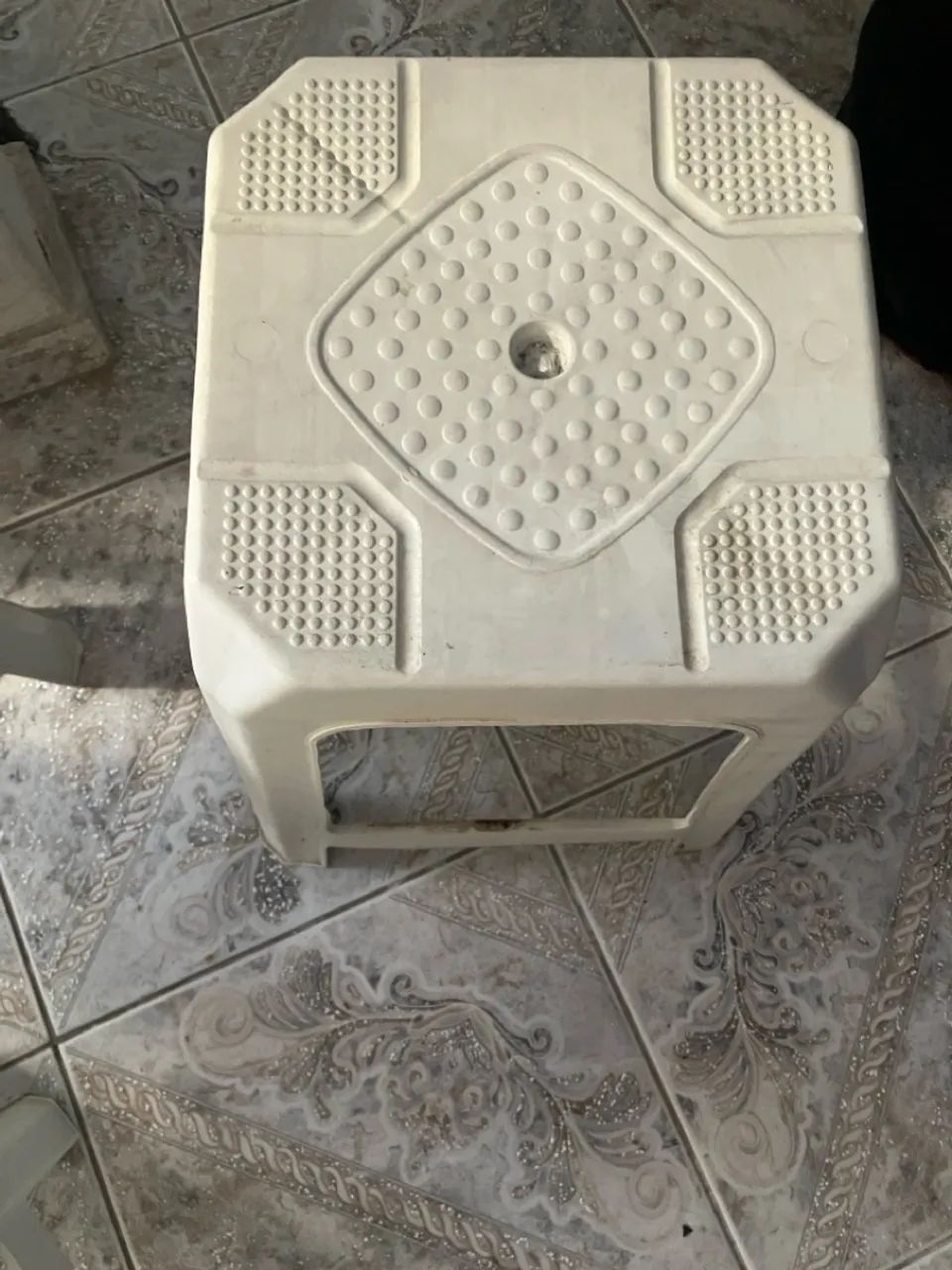 6 Banquinhos de plástico  - Foto 2