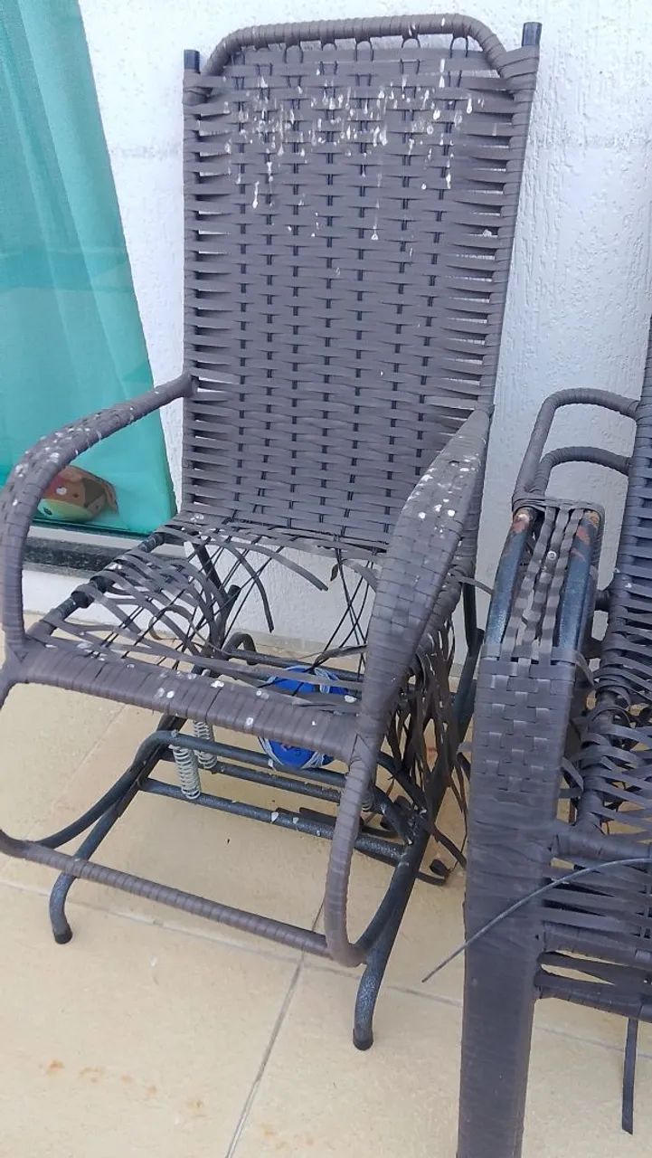 Vendo kit com 4 cadeiras de área e 1 cadeira de balanço. - Foto 3
