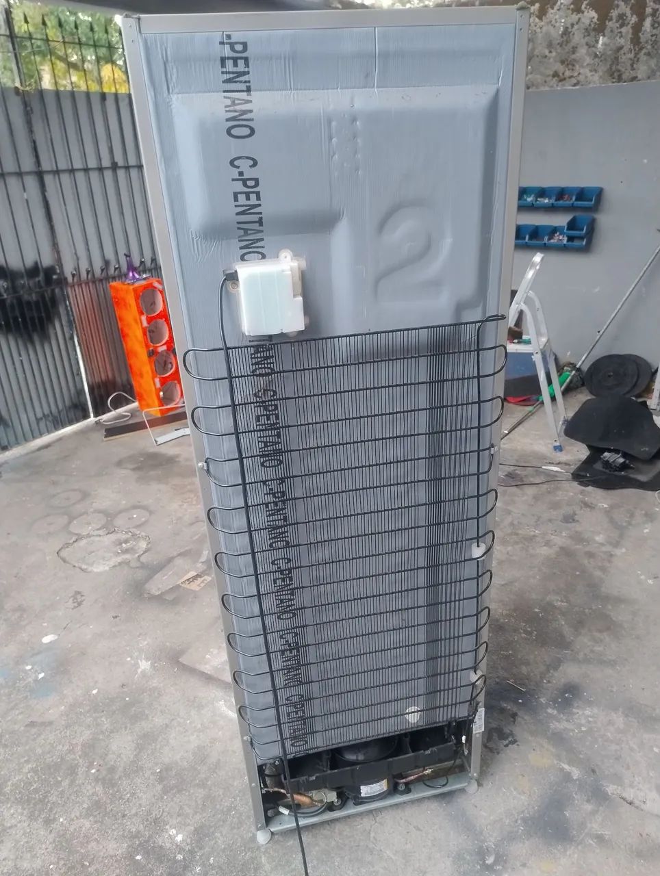 Geladeira Eletrolux Frost free parou de gelar semi nova paguei 2300 quero 850$ - Foto 2