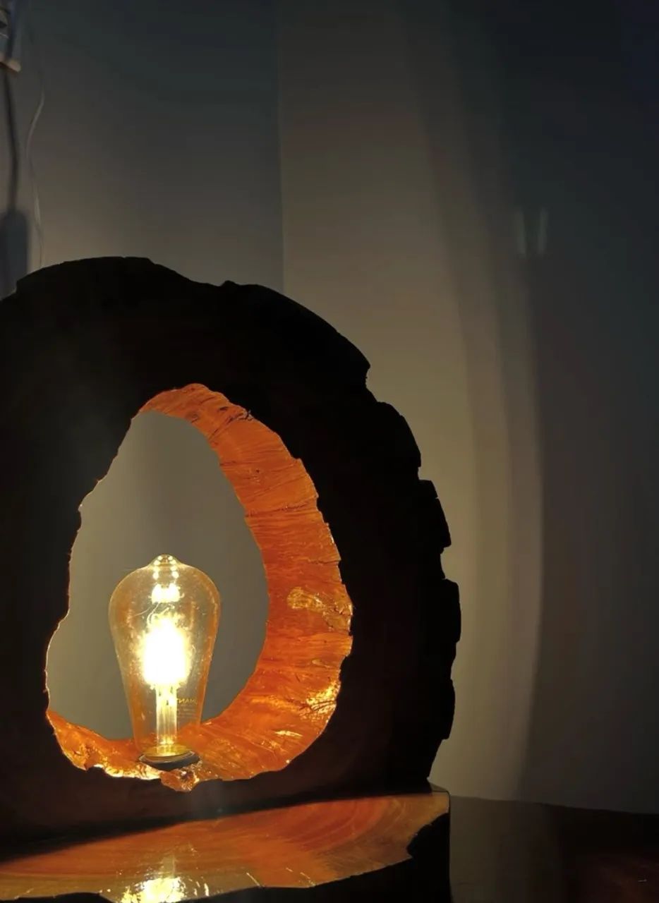 Luminária de madeira 
