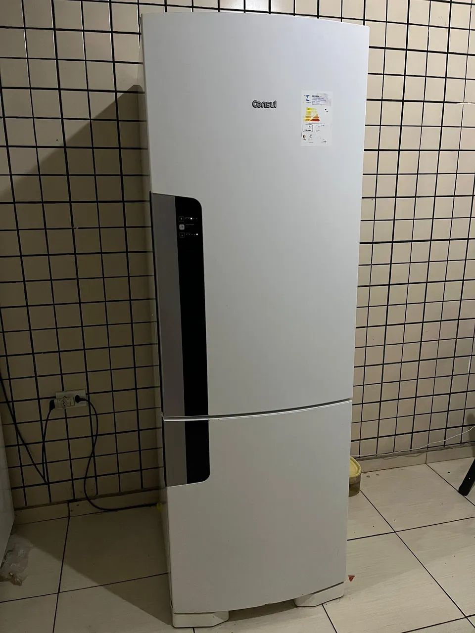 Vende-se geladeira cônsul 2 portas frost free com freezer embaixo 