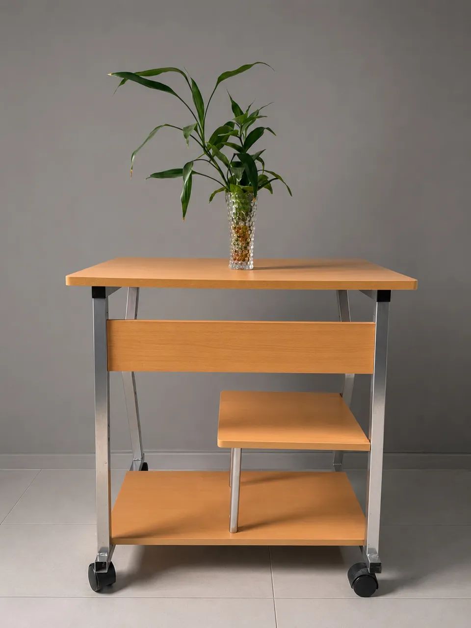 Mesa com rodinhas
