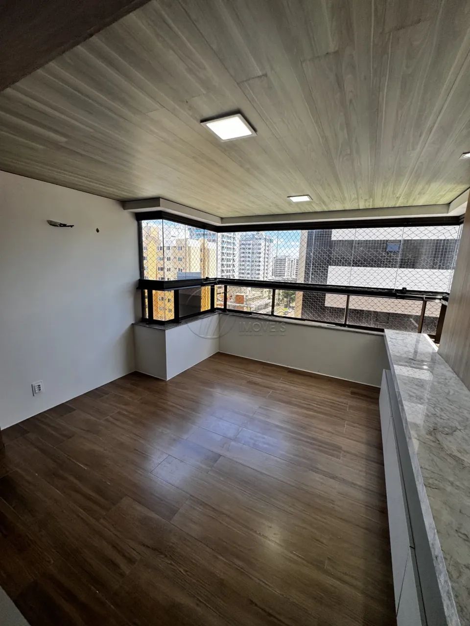 Apartamento com 3 Suítes e Varanda em Andar Alto à Venda no Edifício San Gimignano na Jati