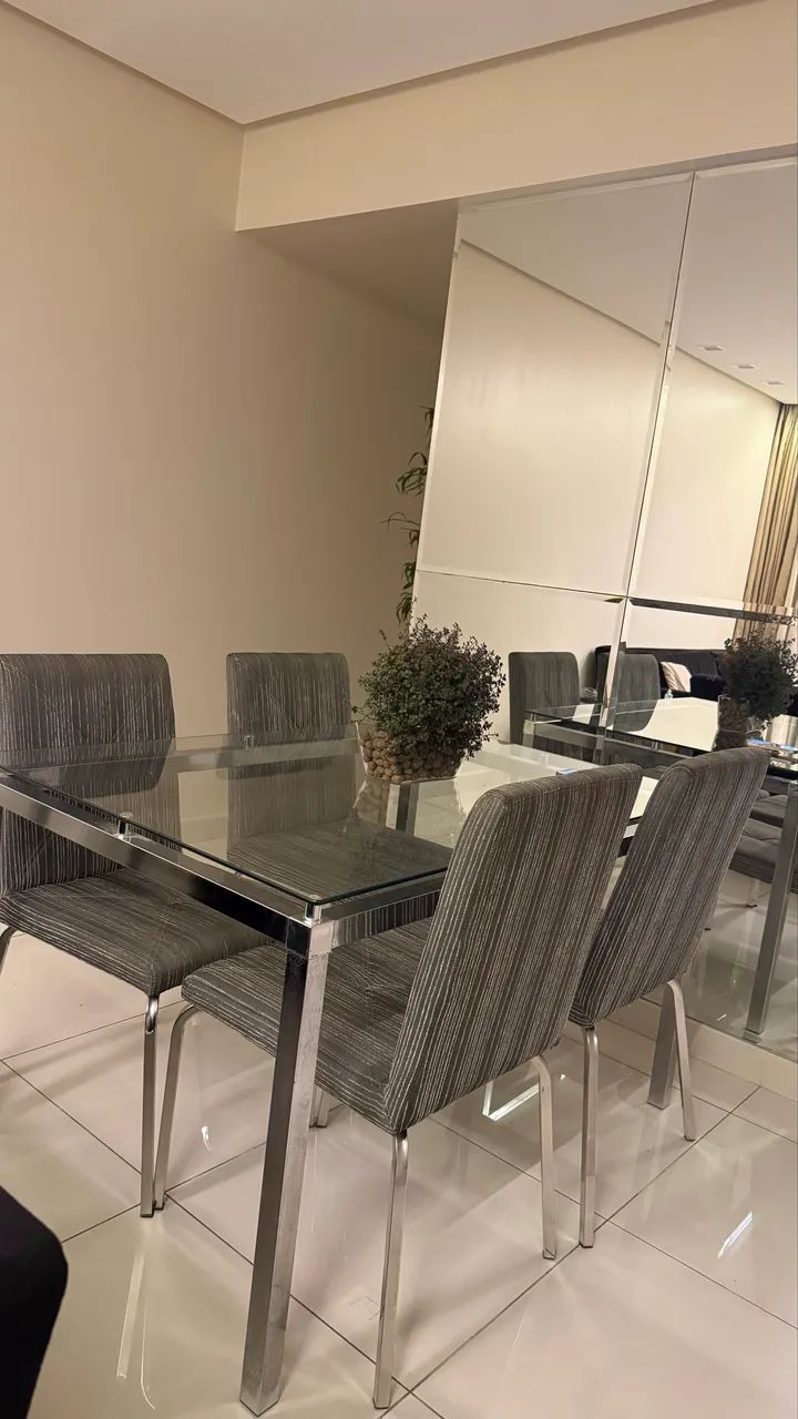 Mesa de jantar com 4 cadeiras e uma mesinha de apoio - Foto 5