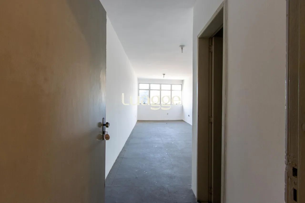 Sala comercial bem localizada, com aproximadamente 40m²