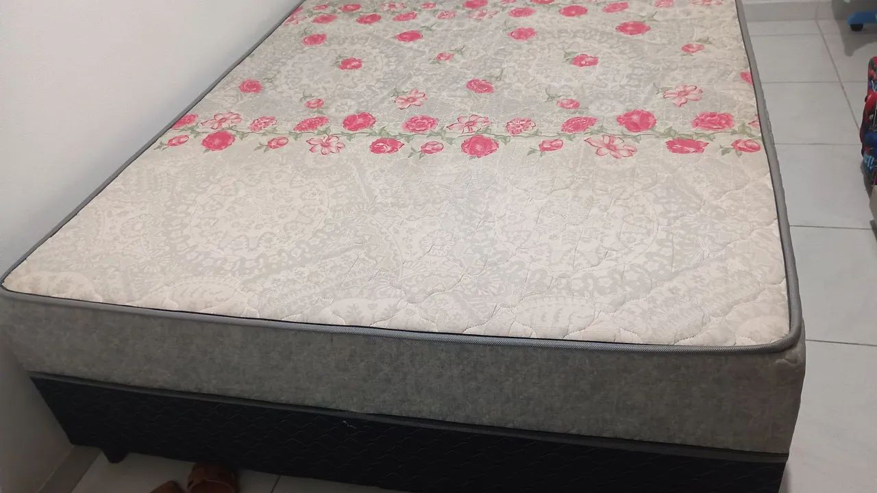Vende-se Cama Box