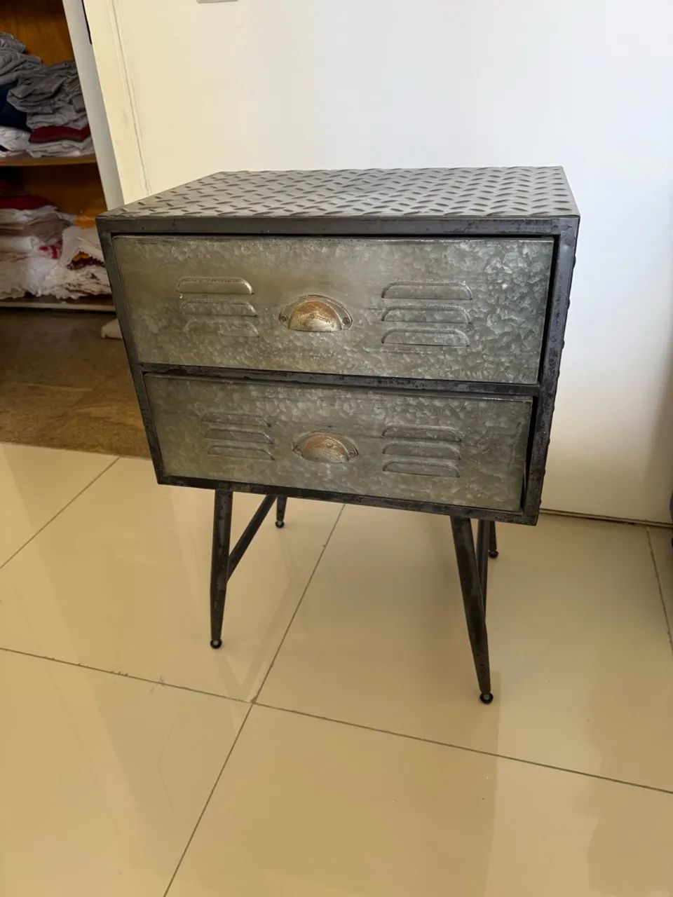 Mesa em aço 