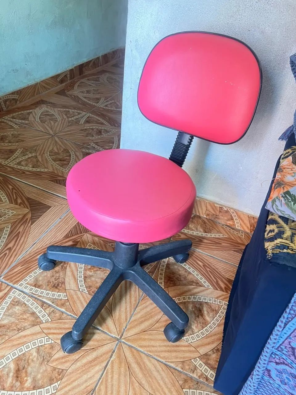 ? CADEIRA GIRATÓRIA ROSA - ÓTIMO CUSTO BENEFÍCIO!