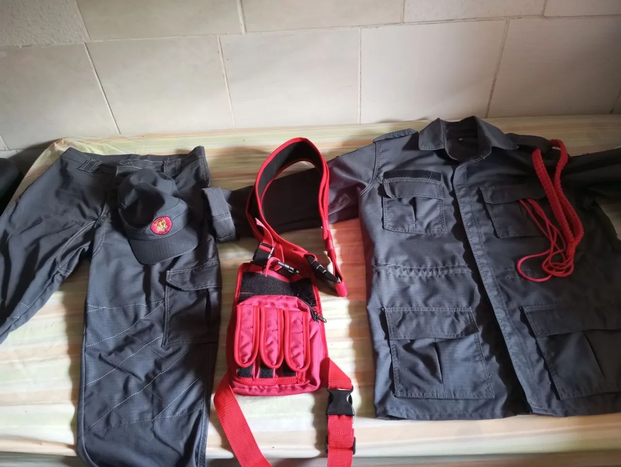Roupa de bombeiro cívil 