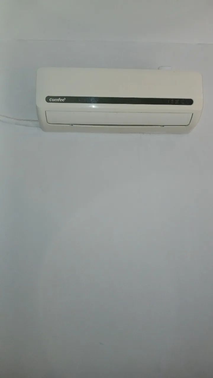 Ar-condicionado Comfee convencional 9000BTUs