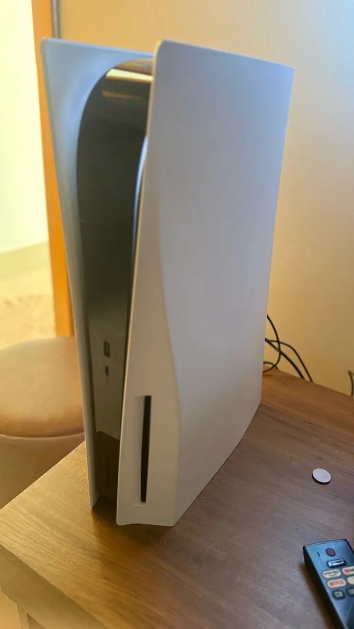 PlayStation 5 825GB - 2 controles - Foto 2