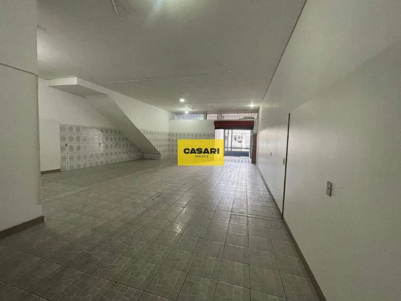 Salão Comercial para Locação com 133m², 3 Banheiros e Copa - Foto 2