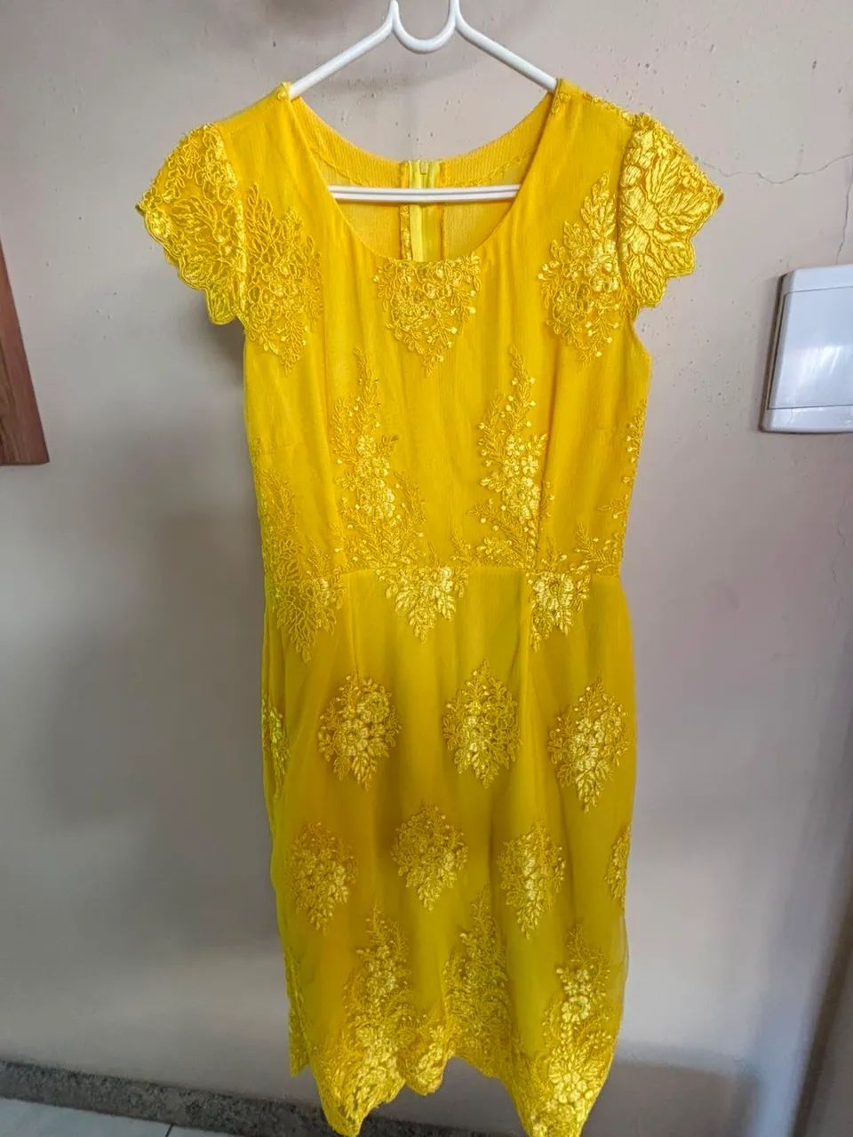 Vendo Vestido Amarelo de Renda