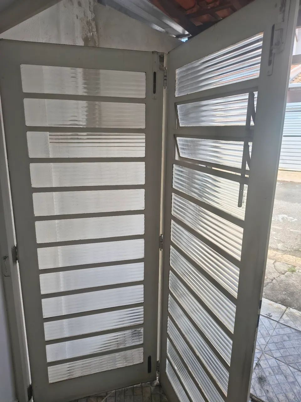 Vendo porta 3 repartições em bom estado de conservação  - Foto 4