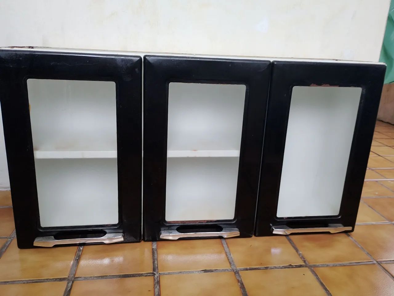 Armário 3 portas em bom estado 