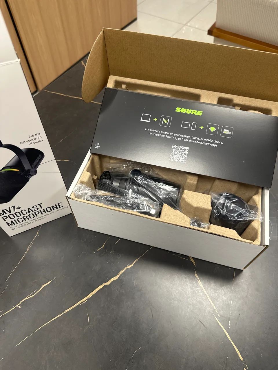 Microfone Shure MV7+ NOVO para podcasts - Foto 3