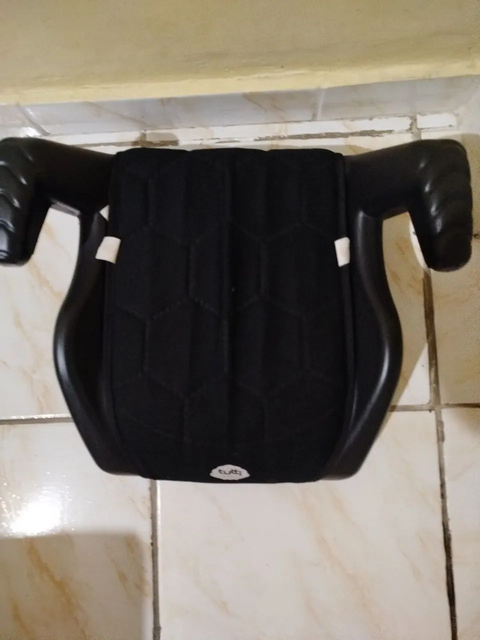 Vendo cadeirinha de elevação para automóveis em perfeito estado de conservação 