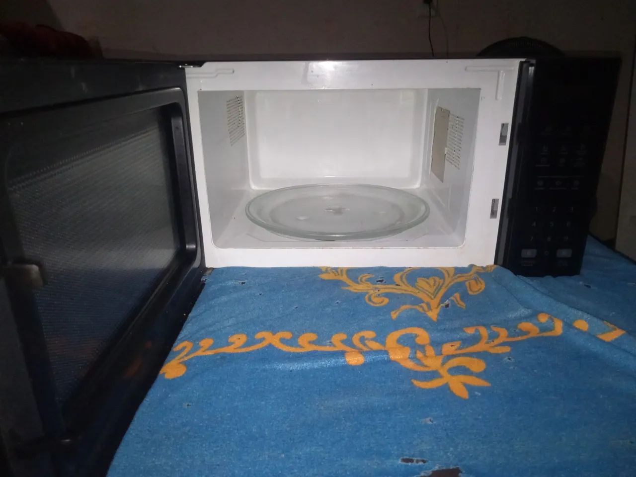 Microondas da marca AGRATTO em perfeito Estado só tem três semanas de uso  - Foto 6