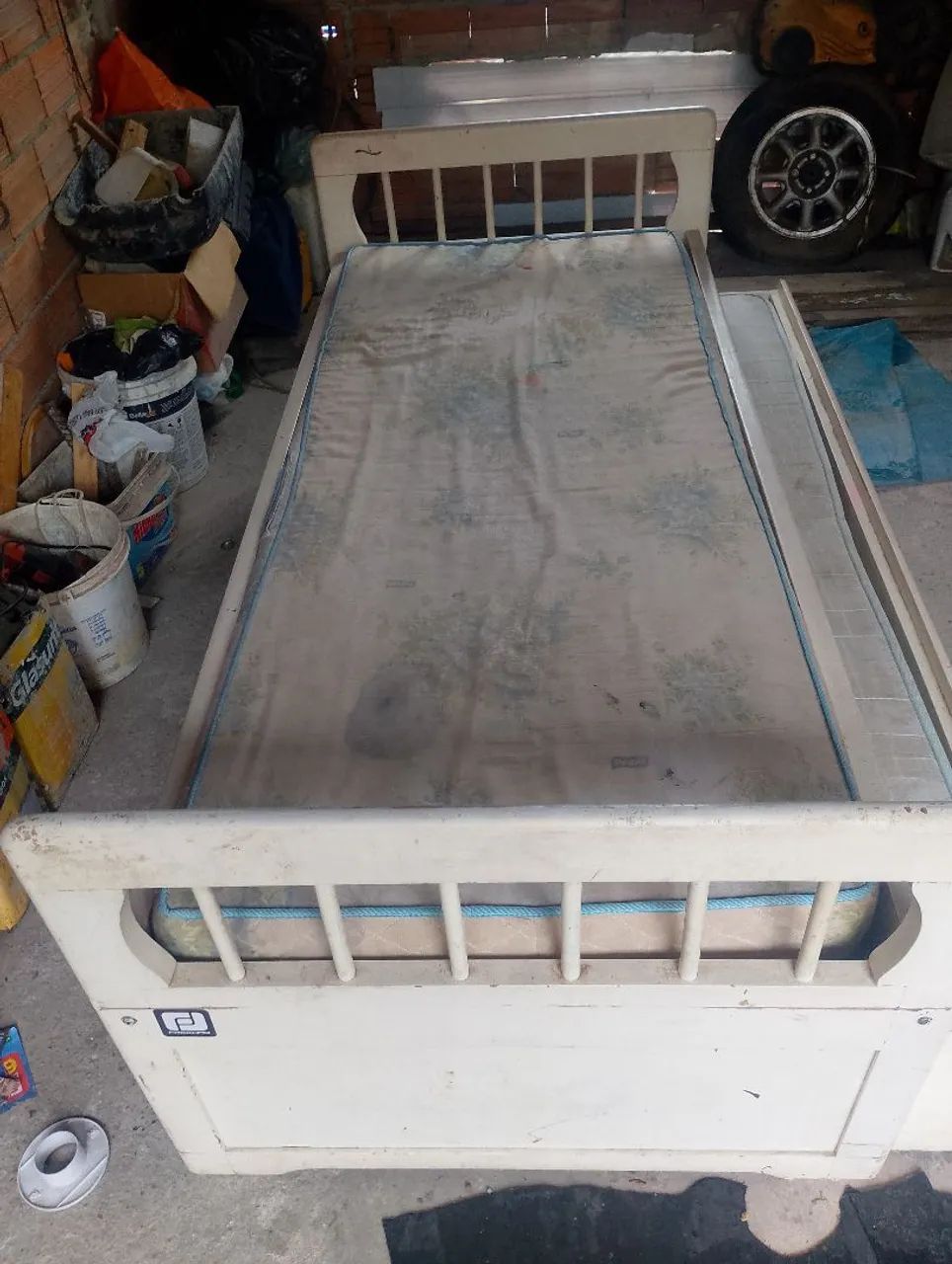 Cama cama dupla com 3 gavetas usada e colchão 