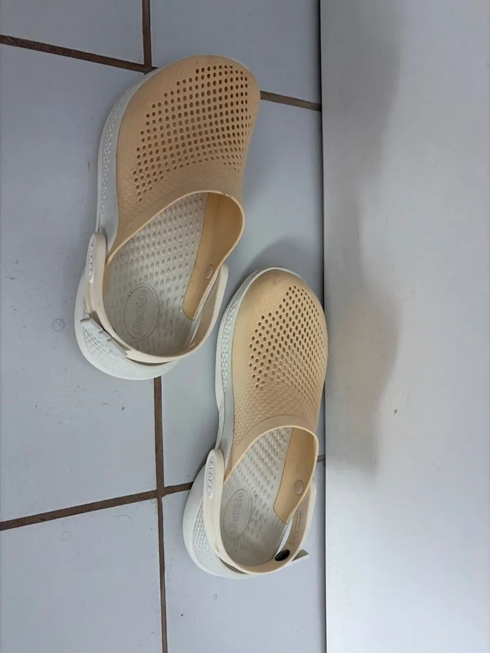 Crocs amarelinha original  - Foto 2