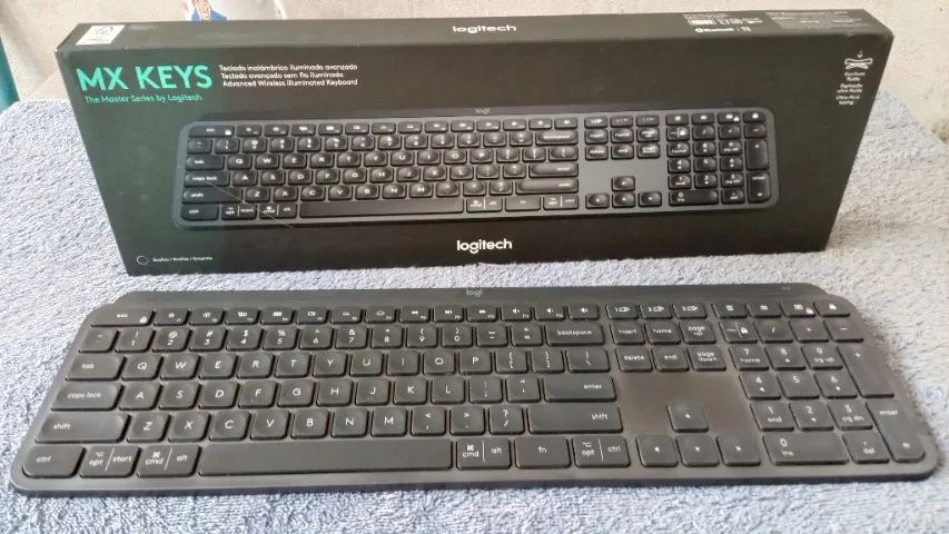 Teclado Logitech MX Keys (Retroiluminado / Bluetooth / WiFi + USB)