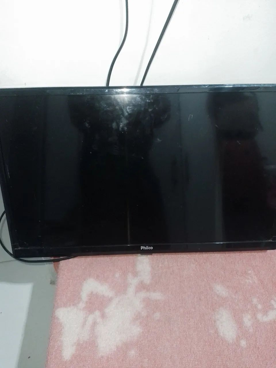 VENDE SE UMA TV DE LED 24 POLEGADAS DEFEITO SO SERVE PRA RETIRAR AS PEÇAS 