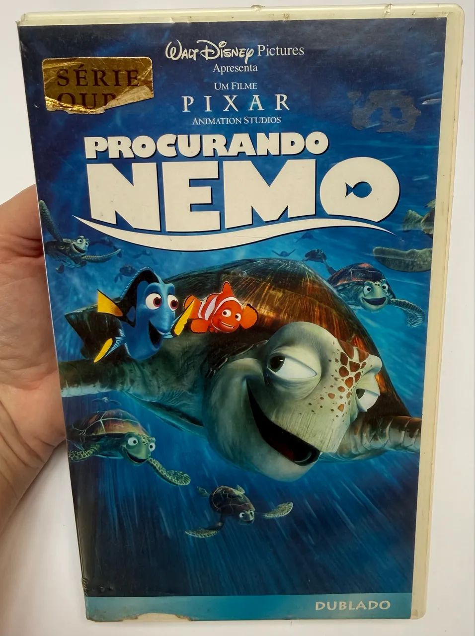 2 VHS Disney - Procurando Nemo + A Espada Era a Lei