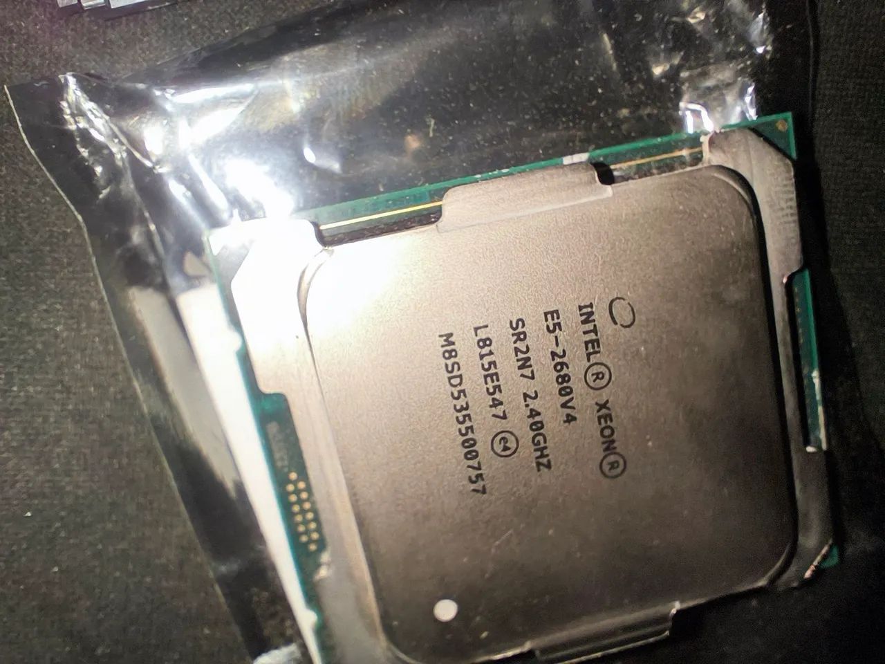 Intel Xeon E5-2680 v4 - 14 Cores / 28 Threads - Foto 3