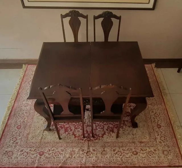 Mesa antiga para sala de jantar em madeira com tampo extensível com 4 cadeiras - Foto 3