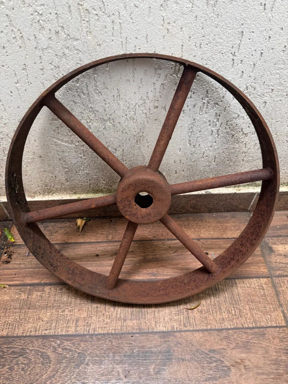 Roda de ferro antiga decoração  - Foto 5