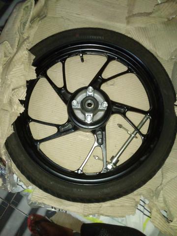Vendo rodao da titan ou fan 160 com pneu e tudo nela por 200 reais - Foto 2