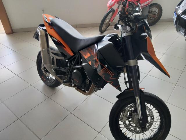 Relíquia moto ktm 690= a 0km - Foto 2