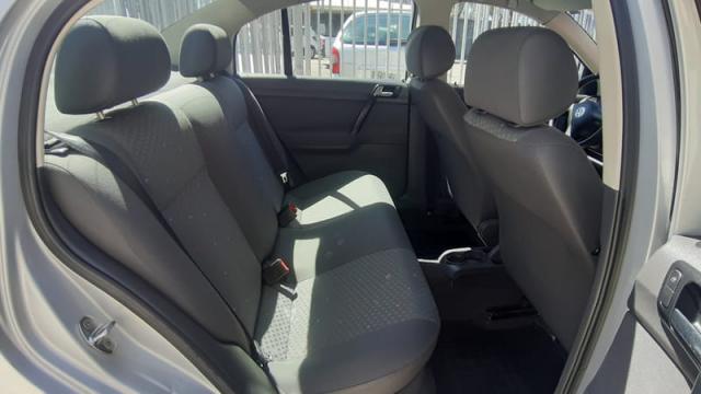 Volkswagen Polo Sedan 1.6 8v - Foto 11
