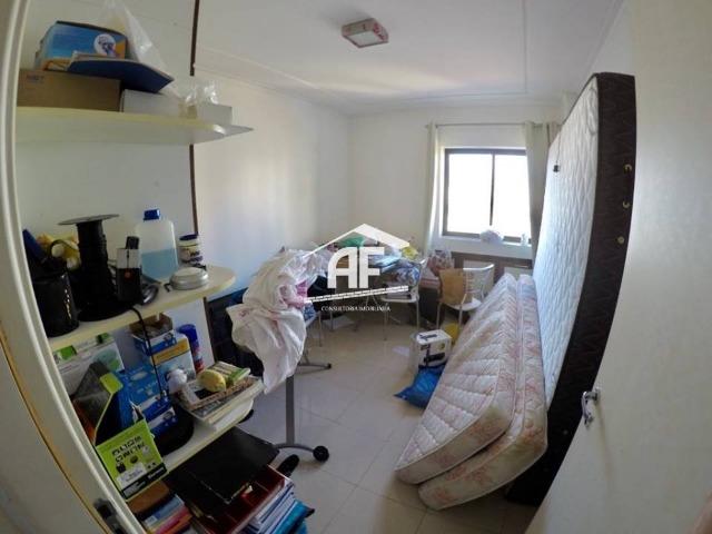 Apartamento no Farol com 4/4 sendo 3 suítes - Ótima localização, ligue já - Foto 14