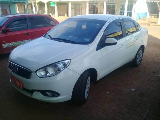 Vendo gran Siena ano 2018 modelo 1.4 cor Branco completo de cor Branco