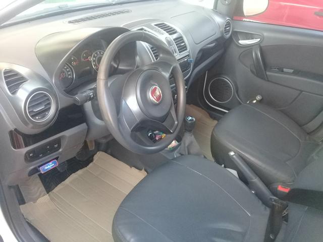 Vendo gran Siena ano 2018 modelo 1.4 cor Branco completo de cor Branco - Foto 2