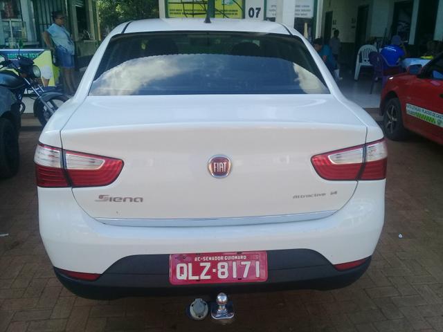Vendo gran Siena ano 2018 modelo 1.4 cor Branco completo de cor Branco - Foto 4