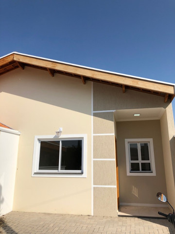 Casa com 2 dormitórios sendo uma suíte ampla, em condomínio Fechado !!!!
