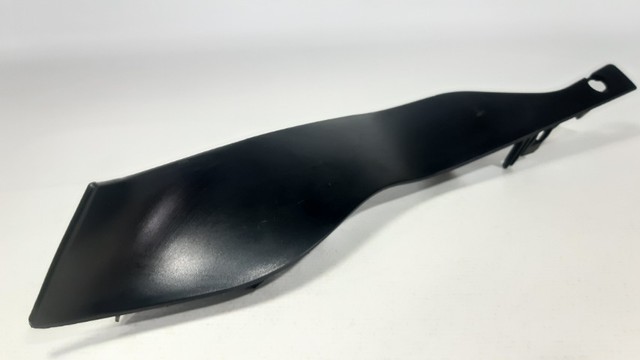  Moldura Dobradiça Do Capô Lado Direito Peugeot 308 / 408