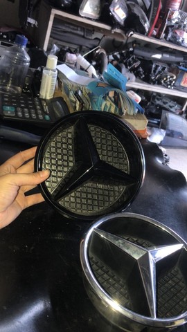 emblema grade mercedes Original 5 disponivel - Foto 3