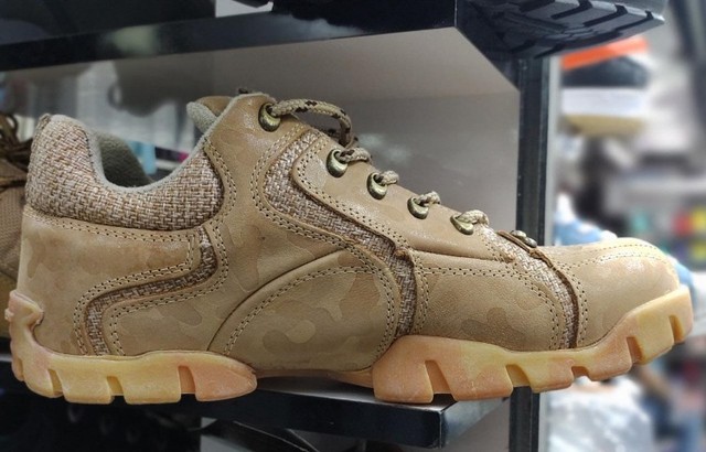 Bota Oakley Bege Cano Baixo - Roupas e calçados - Jardim Penha, São Paulo  995754924 | OLX