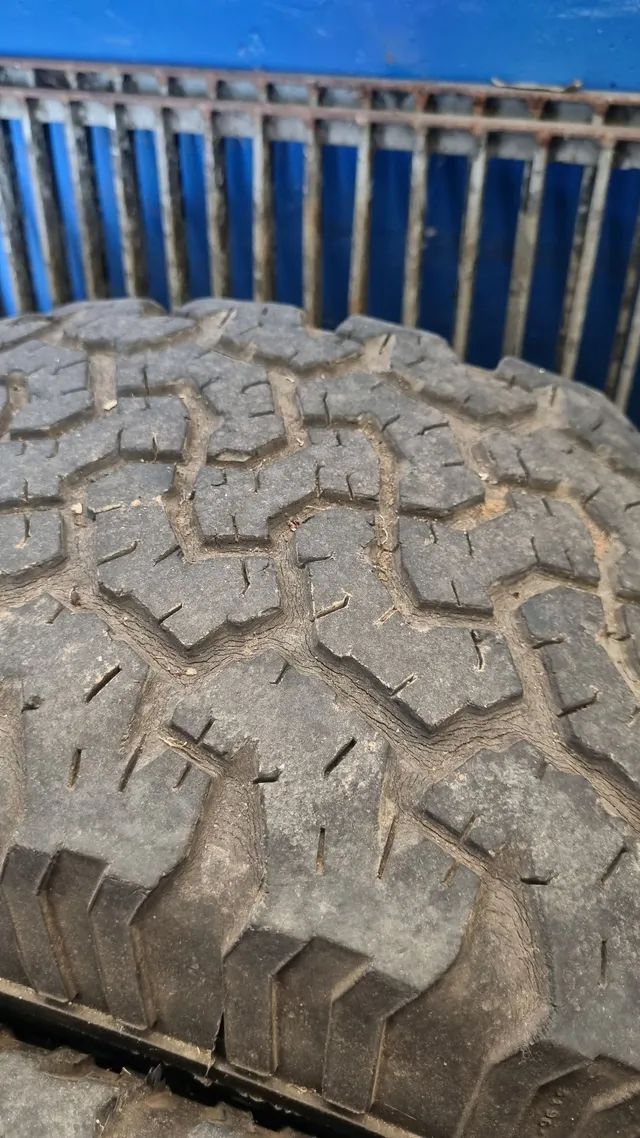 4 pneus BF goodrich 265/70/16 - Foto 2