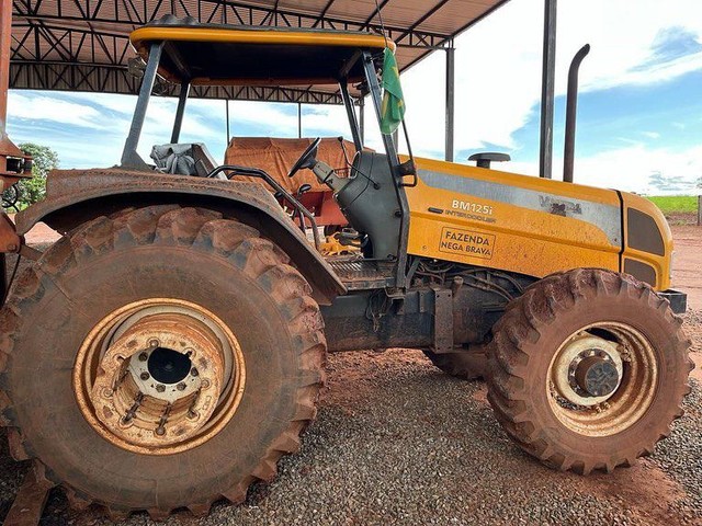 Trator Valtra (BM 125i) - Foto 4