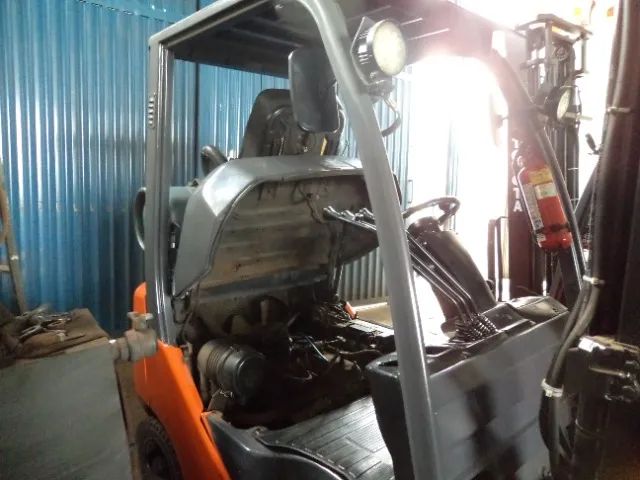 empilhadeira toyota modelo 8FGU 18 ano 2009 deslocador torre duplex - Foto 4