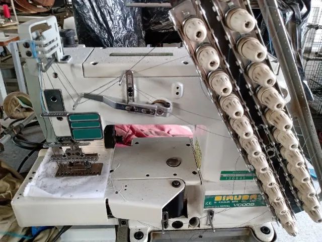 Máquina de costura industrial elastiqueira 12 agulhas siruba seminova - Foto 2
