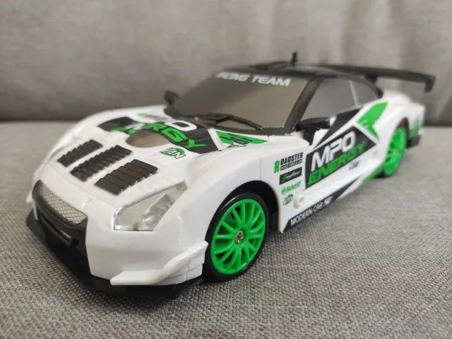 Carrinho De Controle Remoto Nissan Gtr Escala 1:10 Drift